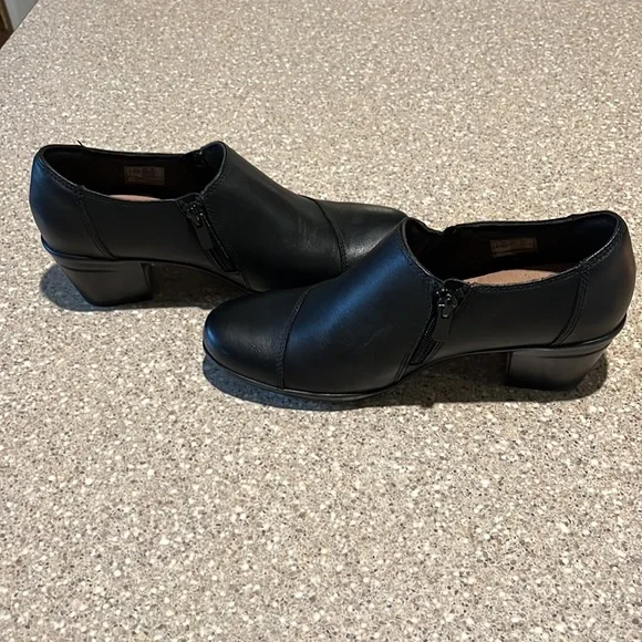 Women’s CLARKS Size 7.5 - Picture 3 of 5